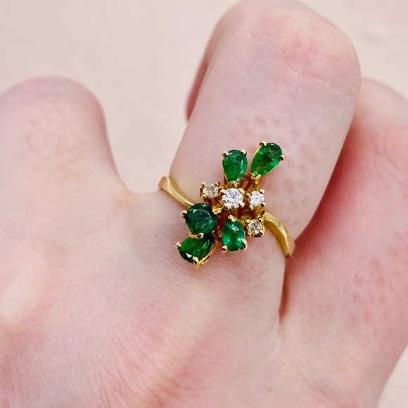 Antique 18k Yellow Gold Diamond & Emerald Cluster Flower Ring - Picture 1 of 17